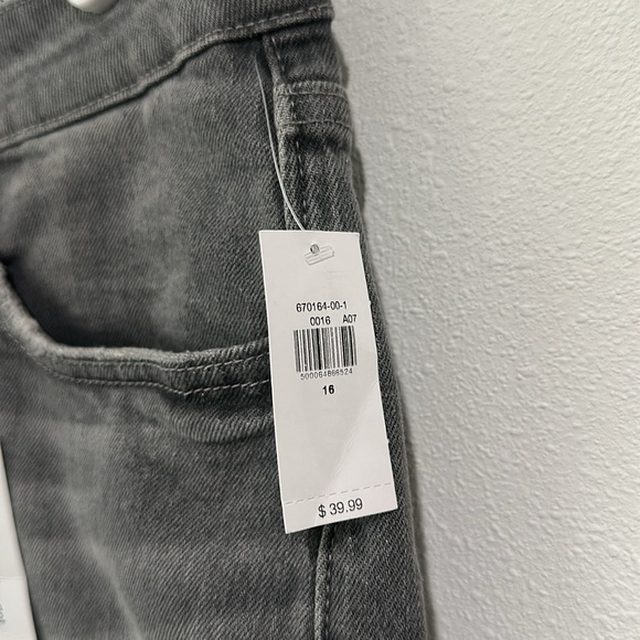 High-Waisted Secret-Smooth Pockets O.G. Plus-Size Gray Cut-Off Jean Shorts - Picture 3 of 5